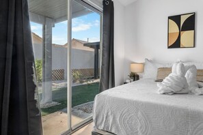 5 habitaciones, tabla de planchar con plancha, cuna de viaje y wifi