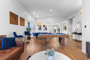 Games room - Fantastic 4BR with Pool and Games (North Las Vegas)