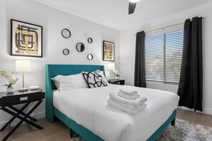 4 bedrooms, iron/ironing board, travel cot, WiFi - Stylish 4BR w/New Pool by a Park (North Las Vegas)