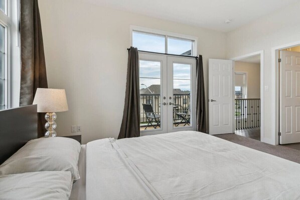 4 bedrooms, desk, free WiFi, bed sheets