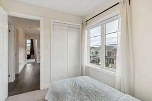 4 quartos, escrivaninha, Wi-Fi de cortesia, roupa de cama