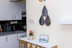 Kylskåp och mikrovågsugn