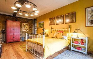 1 bedroom, travel cot, free WiFi, bed sheets - Lovely home in Les Loges-Marchis (Les Loges-Marchis)