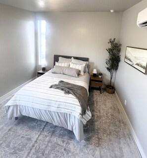 1 bedroom, WiFi, bed sheets - Cozy Riverfront cabin in Lux RV Resort w/ beautiful views in lovely South Weber (South Weber)