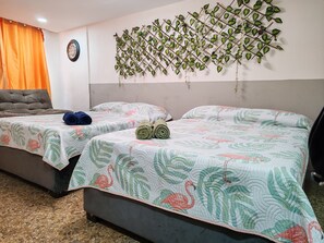 1 bedroom, desk, free WiFi - hostal vitta guadalajara jalisco centro con alberca climatizada (Guadalajara)