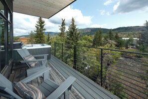Terrace/patio - Stunning new 2BR with Private Hot Tub On the River (Silverthorne)