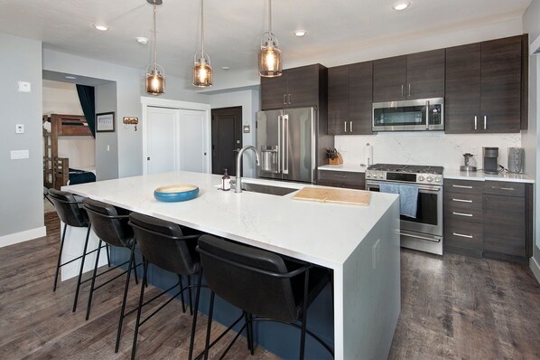 Fridge, microwave, oven, stovetop - Stunning new 2BR with Private Hot Tub On the River (Silverthorne)