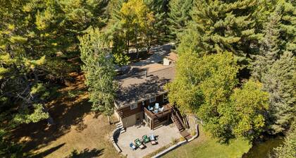 Secluded River Retreat-Fall color tours, Park and ride to trails, Family getaway