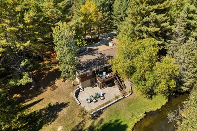 River Retreat-Holiday gathering spot, Park/ride to trails, Family getaway