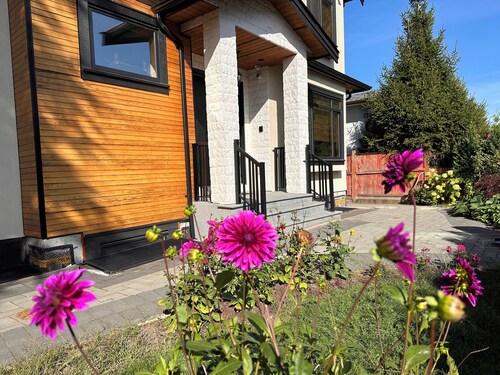 After reborn Catslave Host own BnB In Van two-bedroom private Suite Near Metro