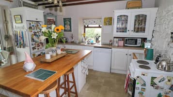 Dishwasher, cookware/dishes/utensils