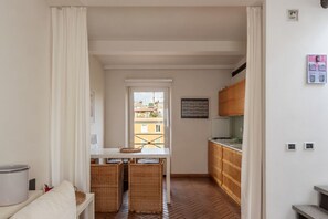 Interior - Spacious 60sqm apartment on the second level on the third and last floor of a historic building without elevator, perfect for 2 people.The property is located in the Trastevere area and you can park, for a fee, on the street (blue stripes) or at the Gara (Roma)