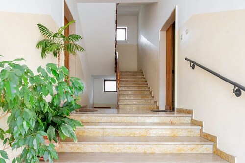 GuestHost - Spacious 90 sqm apartment, ideal for 5 people, located on the first floor of a building WITHOUT elevator (stairs to access it). The accommodation is located in Pieve, a splendid village characterized by a typical Tuscan atmosphere.The apartme