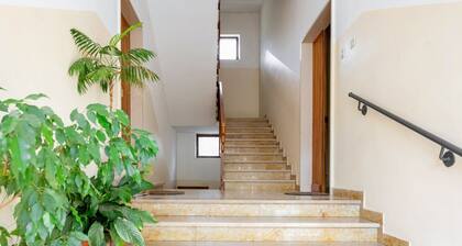 GuestHost - Spacious 90 sqm apartment, ideal for 5 people, located on the first floor of a building WITHOUT elevator (stairs to access it). The accommodation is located in Pieve, a splendid village characterized by a typical Tuscan atmosphere.The apartme