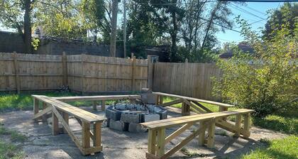420 friendly sleeps 8 in Detroit’s east side with WiFi, AC. Enjoy your stay