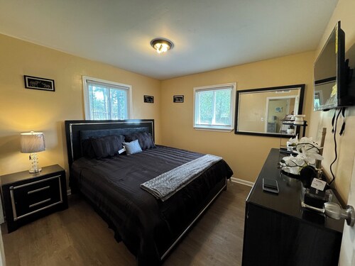 420 friendly Charming 3-bedroom house in awesome Detroit with AC, WiFi