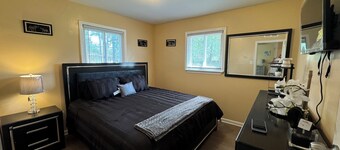 420 friendly Charming 3-bedroom house in awesome Detroit with AC, WiFi