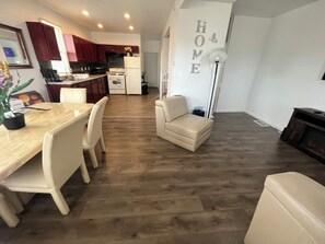 Interior - 420 friendly Spacious  3-bedroom house in cool Detroit with WiFi and AC (Detroit)