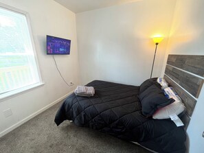 3 bedrooms, iron/ironing board, travel cot, WiFi - 420 friendly Spacious  3-bedroom house in cool Detroit with WiFi and AC (Detroit)