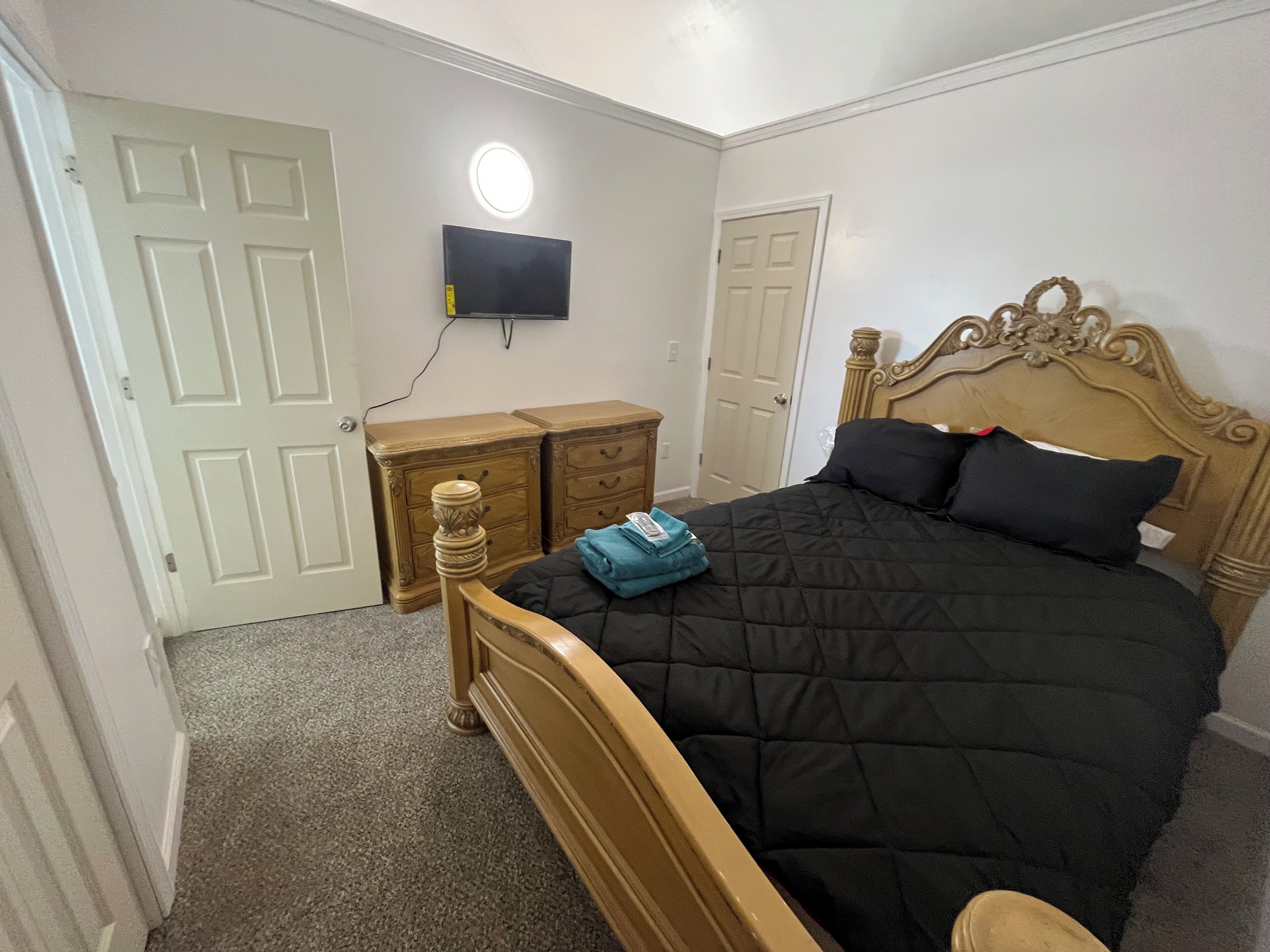 3 habitaciones, tabla de planchar con plancha, cuna de viaje y wifi 