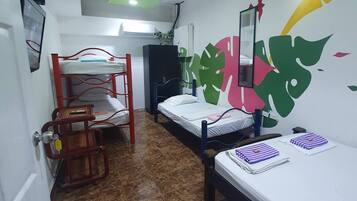 8 bedrooms, WiFi, bed sheets