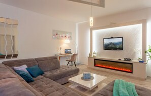 Smart TV, ping pong - Lovely home in Dugopolje (Dugopolje)