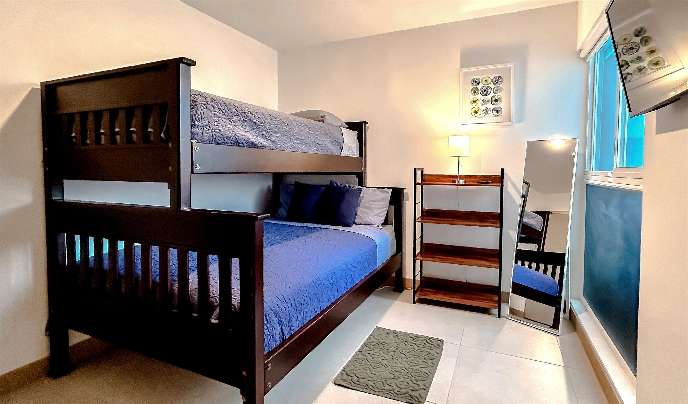 2 Schlafzimmer, Schreibtisch, Bügeleisen/Bügelbrett, kostenloses WLAN