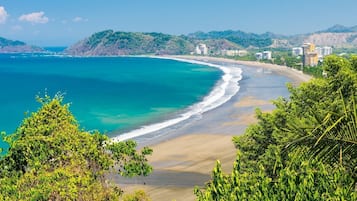 Una playa cerca