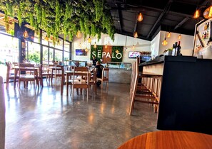 Bar (on property) - Jaco Beach, Viva Jaco, AC, HOT water, 3 Pools, BBQ, Gym, Co-Work, Games, Ranchos (Puntarenas)