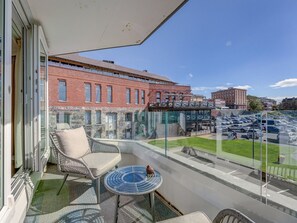 Interior - Coastal Charm – Breathtaking Views with Work Desk by Victoria Prime! (Victoria)