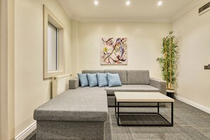 Unclassified image, 3 of 18, button - Hub Suite Istanbul (Istanbul)