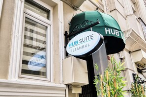 Unclassified image, 2 of 18, button - Hub Suite Istanbul (Istanbul)