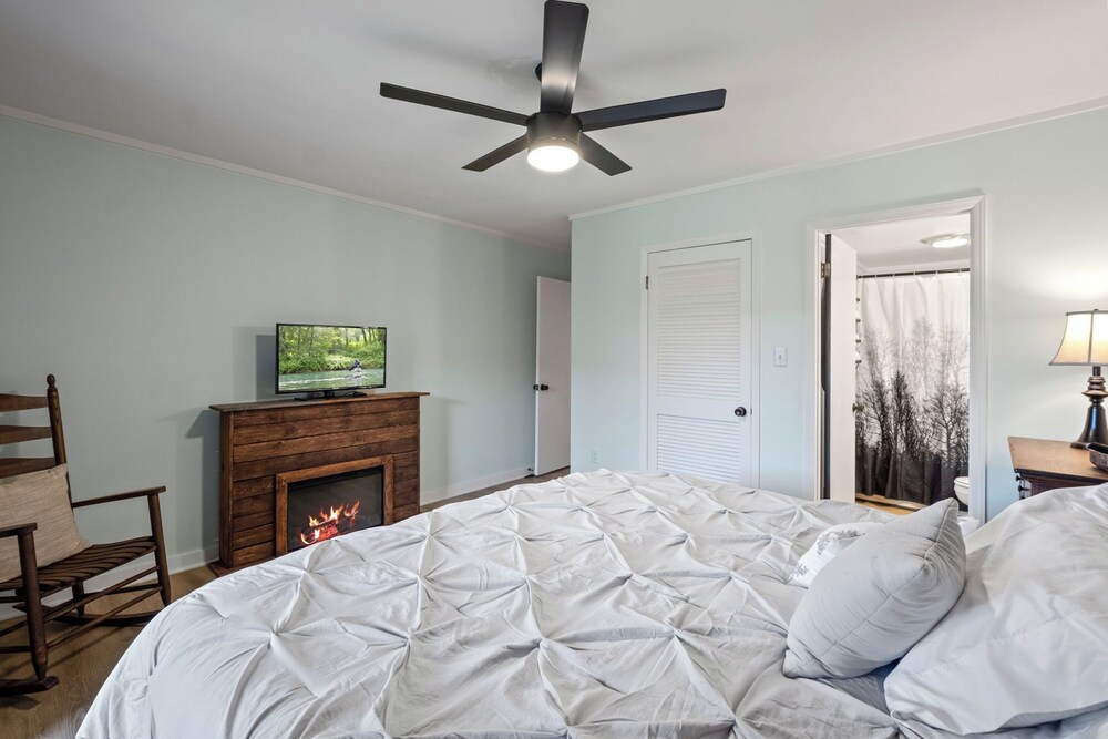 Ridgeview Condo Mountain + Golf Course Views & Access to Big Canoe