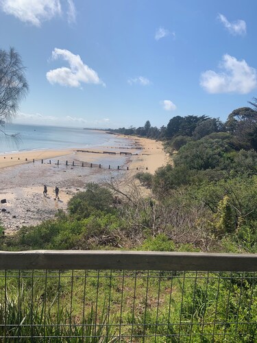 Waves Unit 113 bay views. Cowes beach & shops on your doorstep. Pet friendly!