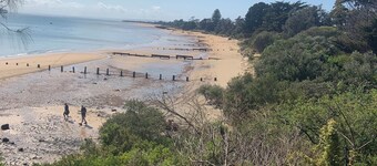 Waves Unit 113 bay views. Cowes beach & shops on your doorstep. Pet friendly!