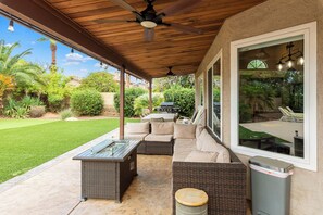 Outdoor dining - N. Scottsdale Retreat- Spacious and Family friendly ! (Scottsdale)