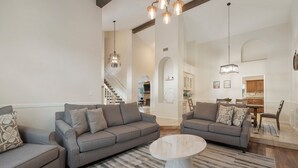 Living area - N. Scottsdale Retreat- Spacious and Family friendly ! (Scottsdale)