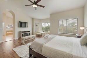 4 bedrooms, iron/ironing board, WiFi, bed sheets - N. Scottsdale Retreat- Spacious and Family friendly ! (Scottsdale)