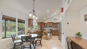 Private kitchen - N. Scottsdale Retreat- Spacious and Family friendly ! (Scottsdale)