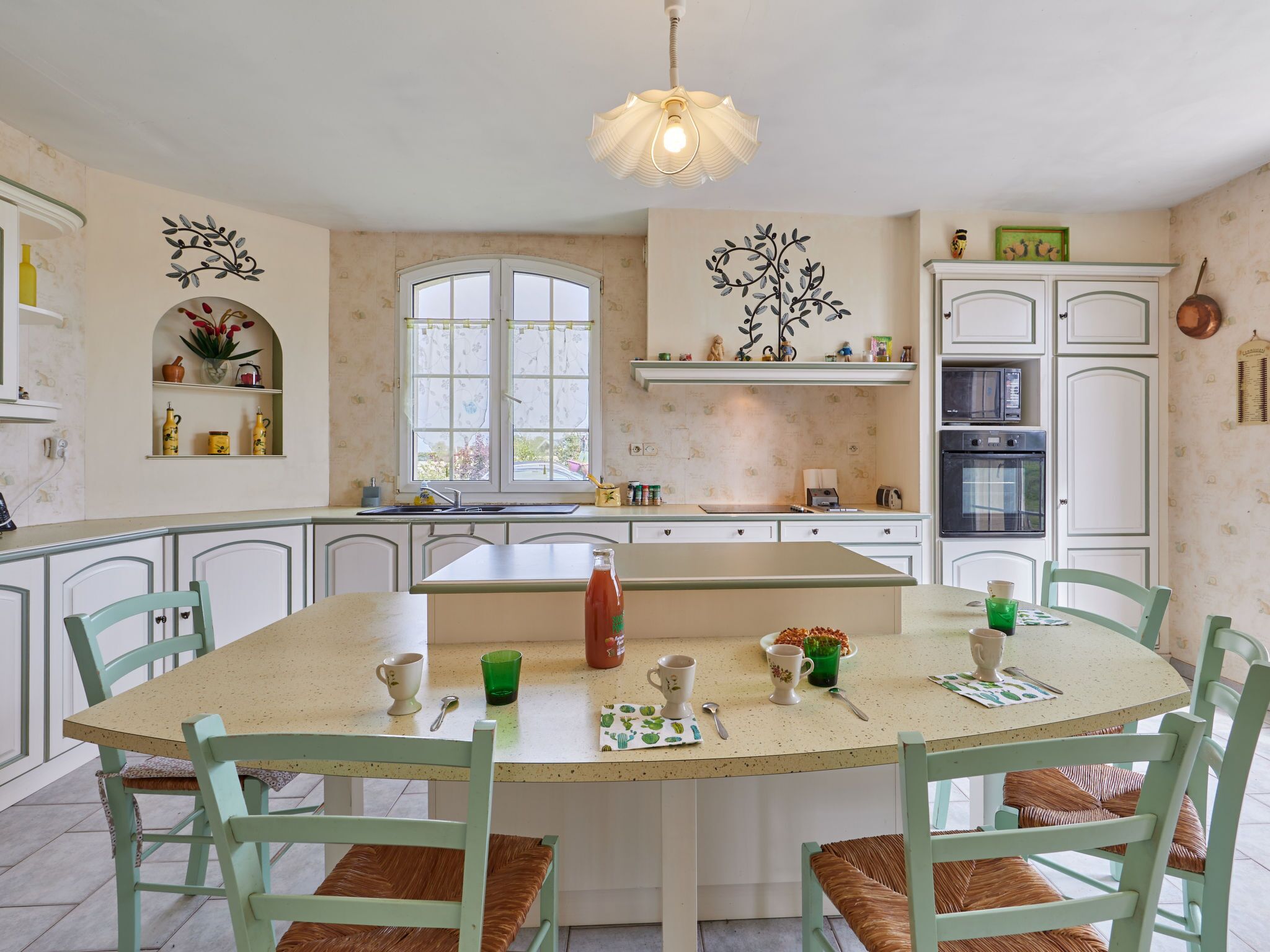 Kühlschrank, Mikrowelle, Ofen, Geschirrspüler