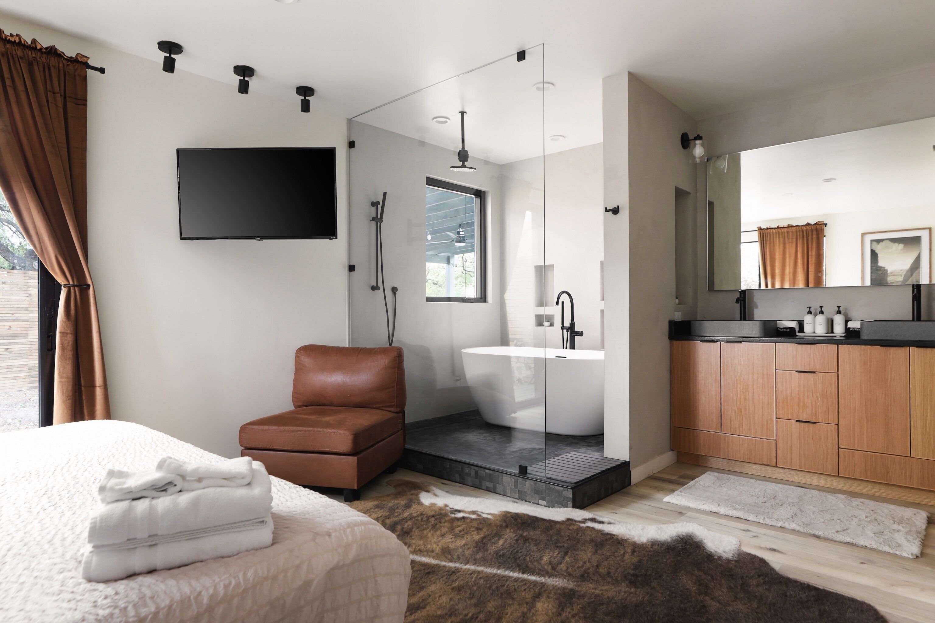 2 habitaciones, tabla de planchar con plancha y wifi gratis 