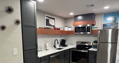 Entire condo. Cozy 1BD/1BA in a gated complex in NW OKC by Kilpatrick Trnpk.