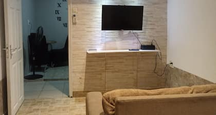 Charming apartment in welcoming Paramaribo with WiFi, AC