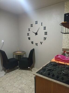 Dining - Charming apartment in welcoming Paramaribo with WiFi, AC (Paramaribo)