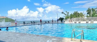 NEW! Couple’s Getaway! With Ocean Views+Balcony+Pool+Private Beach+Near Eateries