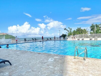 NEW! Couple’s Getaway! With Ocean Views+Balcony+Pool+Private Beach+Near Eateries