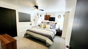 1 bedroom, iron/ironing board, WiFi, bed sheets - Quiet hideaway | Private entrance & backyard (Marysville)