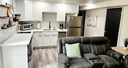 Quiet hideaway | Private entrance & backyard