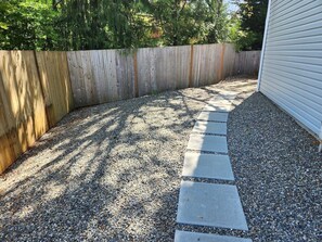 Property grounds - Quiet hideaway | Private entrance & backyard (Marysville)