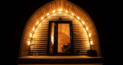 Cosy Cabin with Hot Tub in the Cornish Countryside